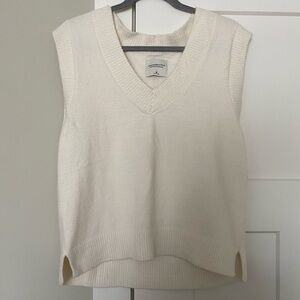 A&F white sweater vest. Super soft. New without tags